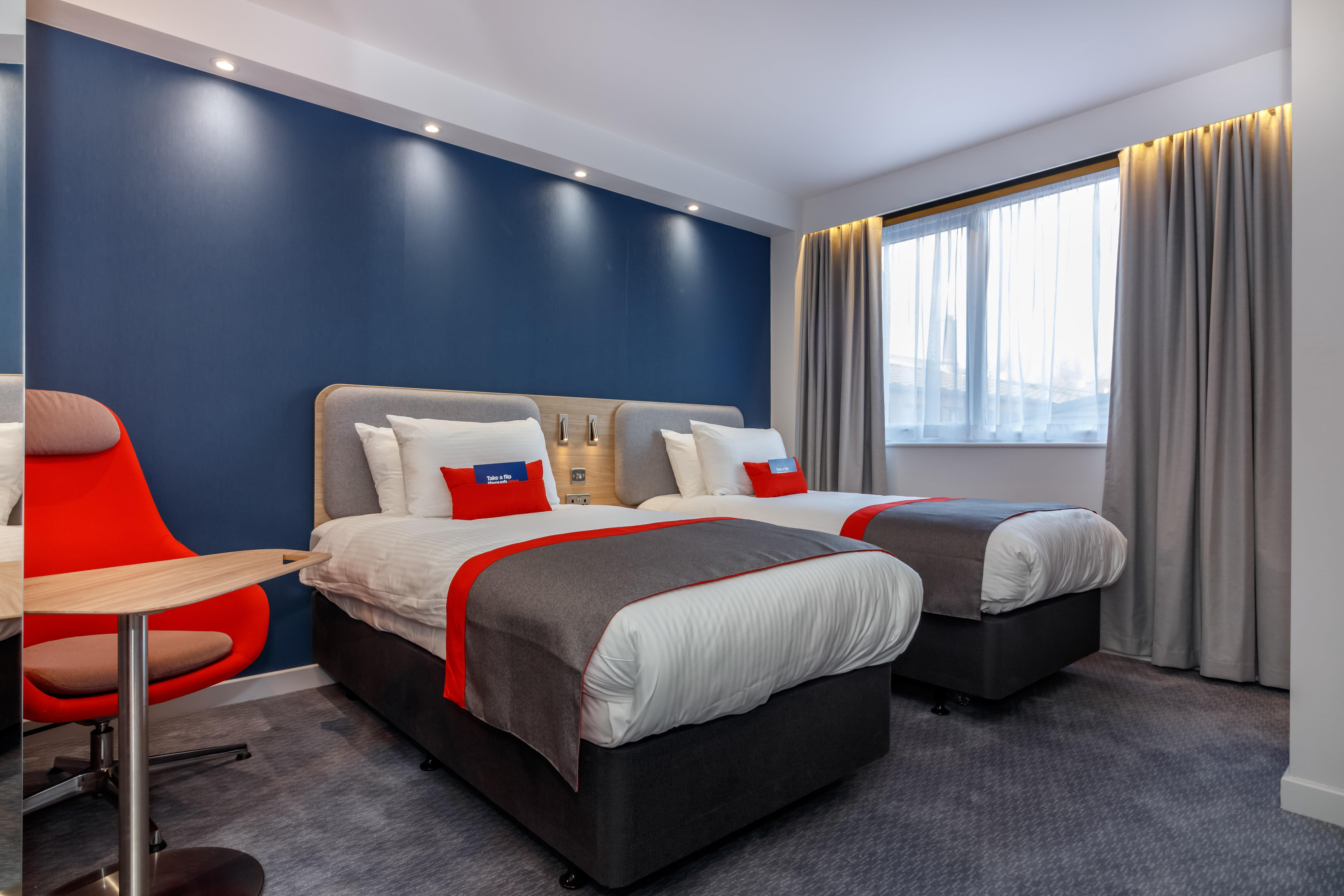 Holiday Inn Express - Wigan By Ihg Bagian luar foto